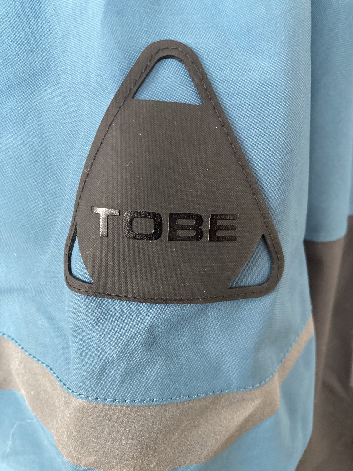 TOBE logo on the contego 3-in-1 jacket's sleeve