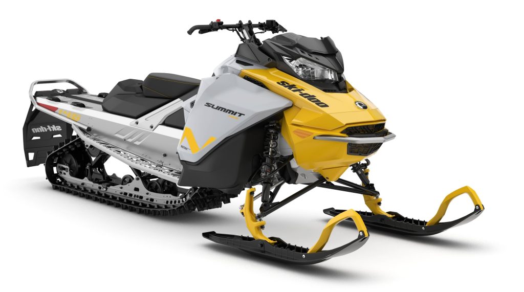 Motoneige Ski-Doo 2025 jaune, noire et grise sur fond blanc