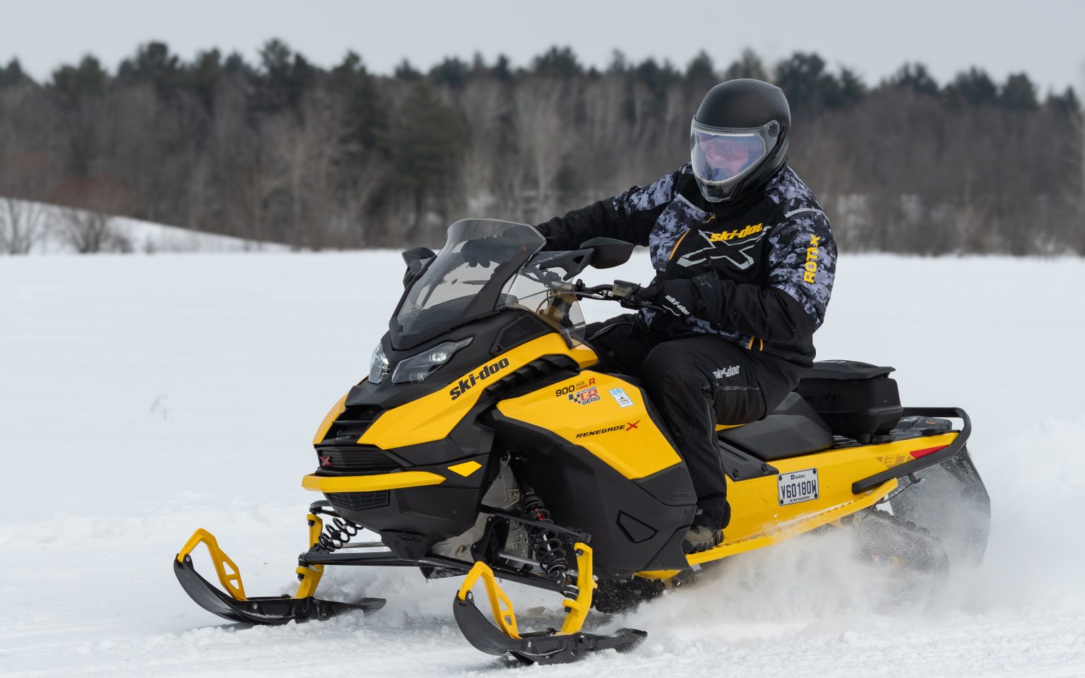 Renegade X 2024 : la bête de sentier chez Ski-Doo - Magazine Motoneiges.ca