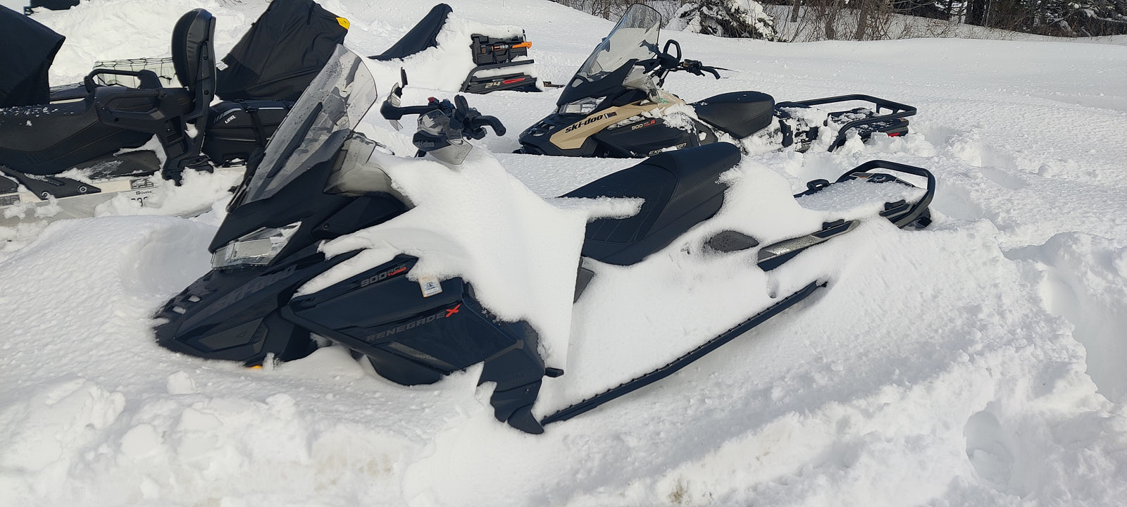 Il faut déneiger nos motoneiges