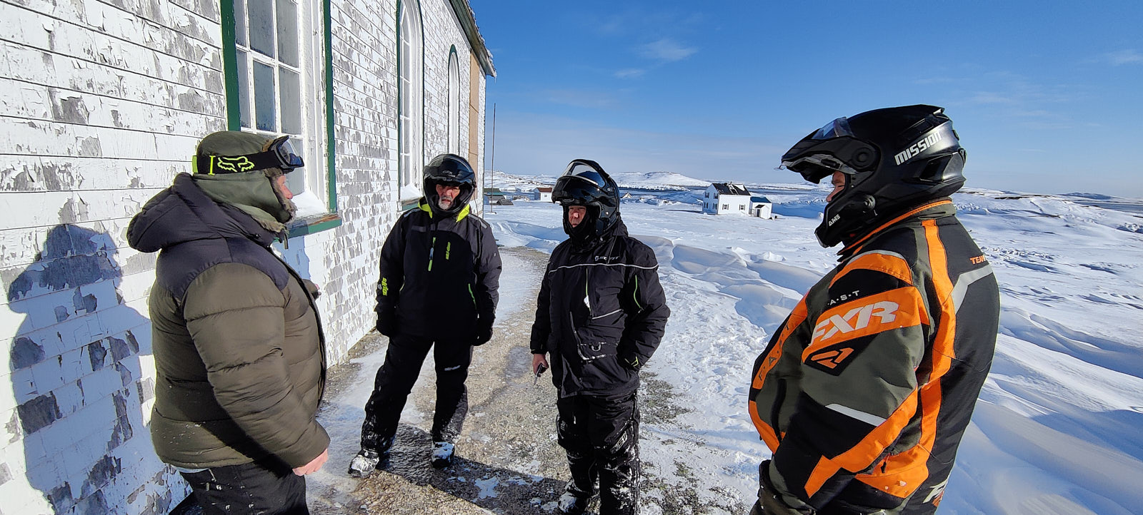 Nous écoutons religieusement l’histoire de la Chapelle Ste-Anne