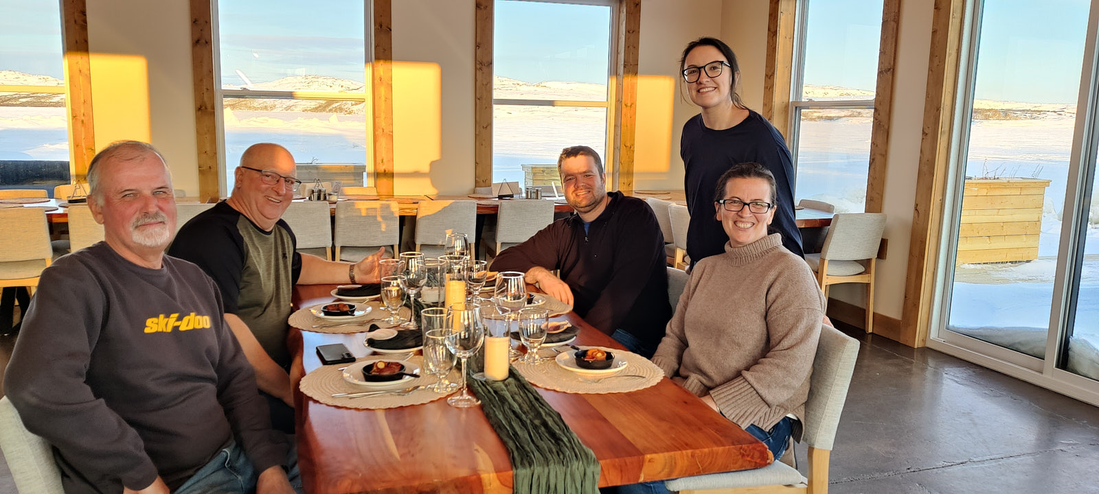 En compagnie de Kimberley et Shae-Lynn, propriétaires du fameux Salmon Bay Farm