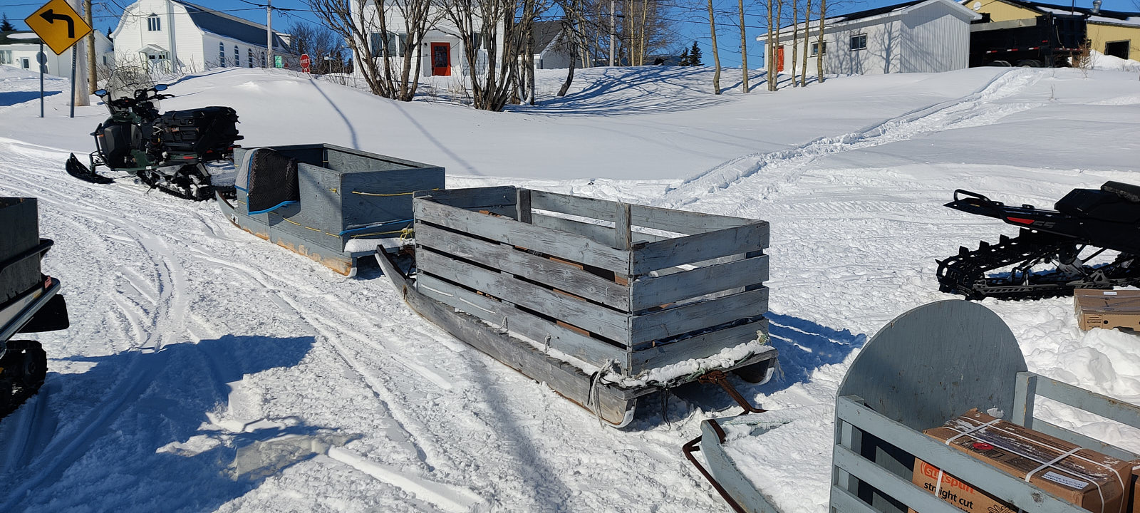 véhicule de livraison avec trois traîneaux