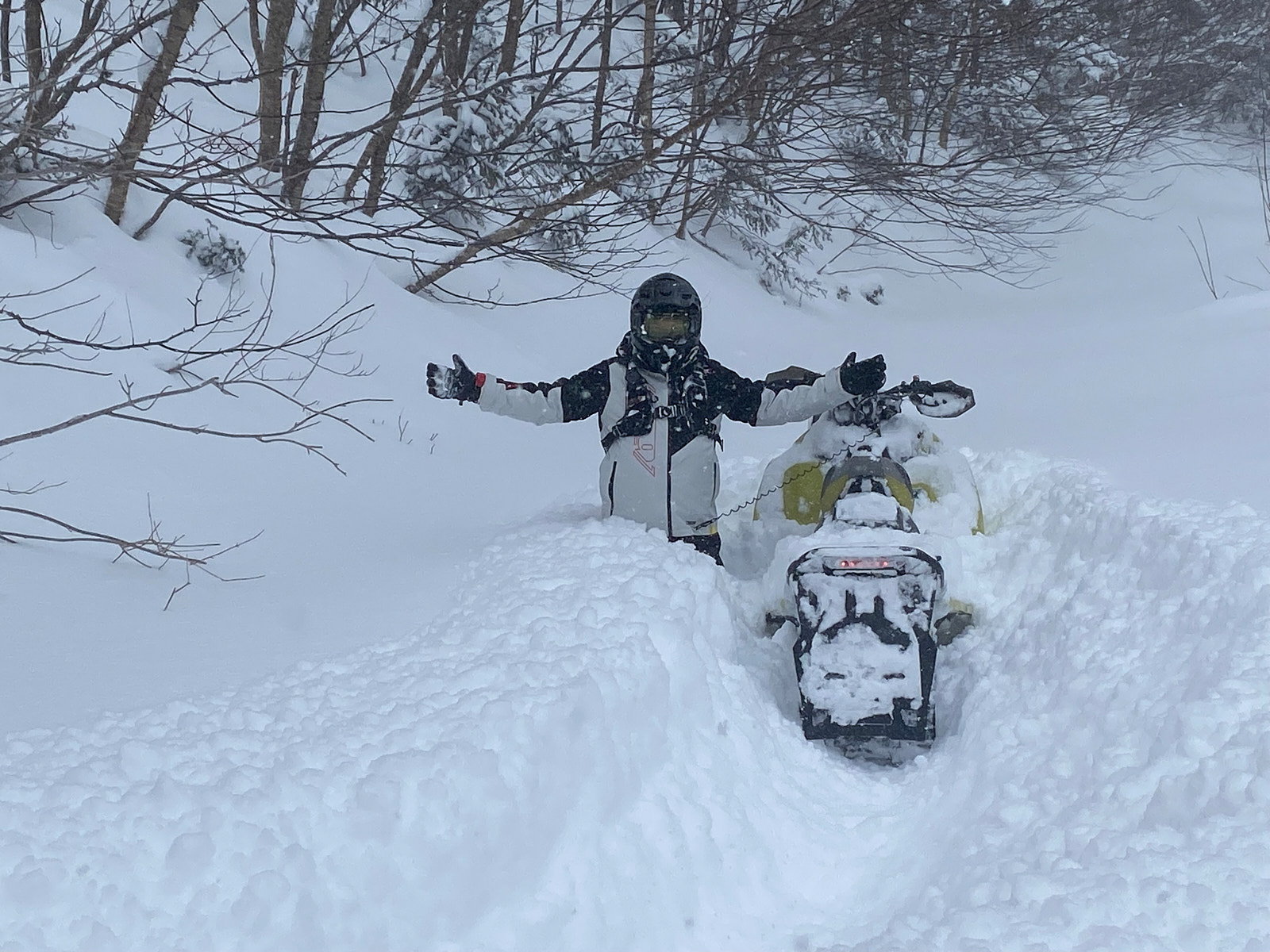 Même en neige profonde, la membrane a fait un travail impeccable, maintenant un équilibre parfait entre chaleur et respirabilité.