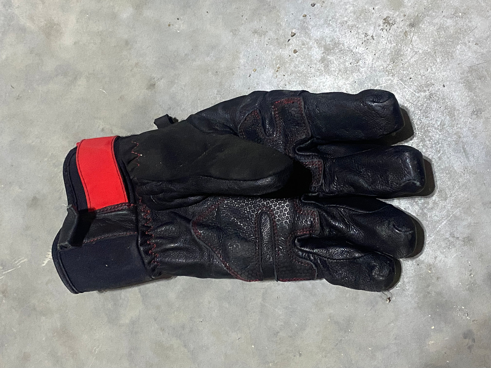 il s'assouplit rapidement et devient agréable à porter lorsqu’on retire la doublure isolée