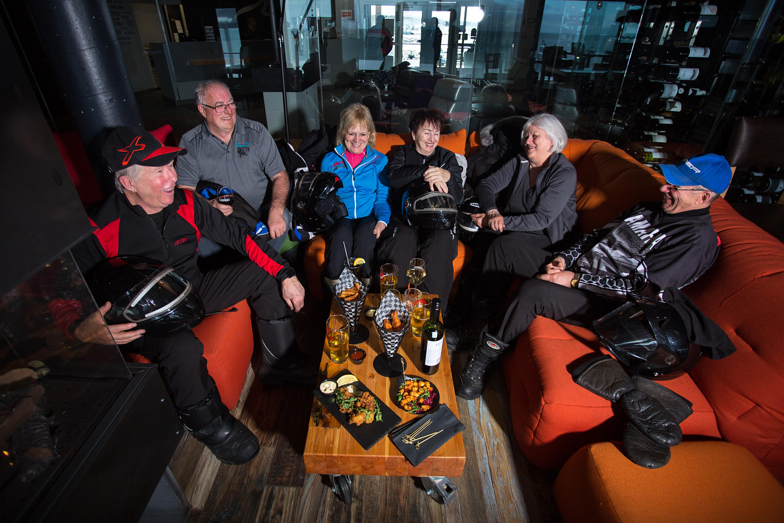 Repas après une journée à motoneige. Crédit photo: CHOK Images
