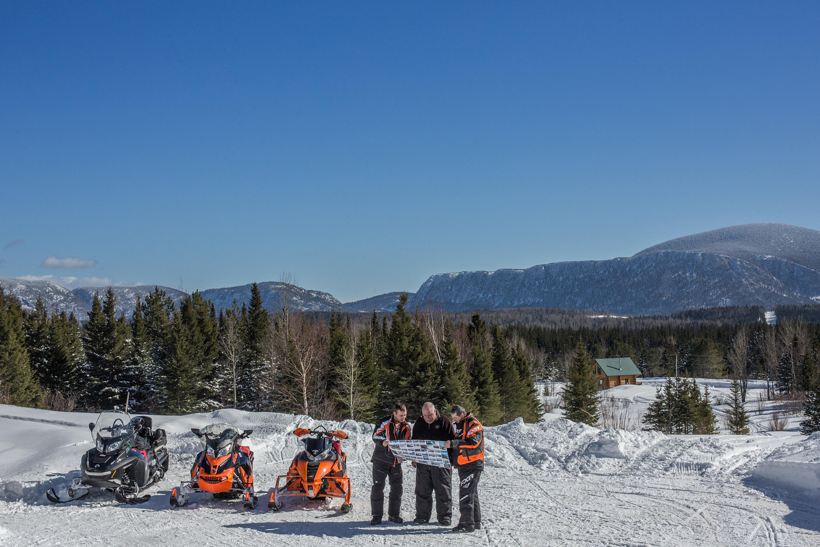 Les Chic-Chocs à motoneige. Crédit photo: Dany Vachon