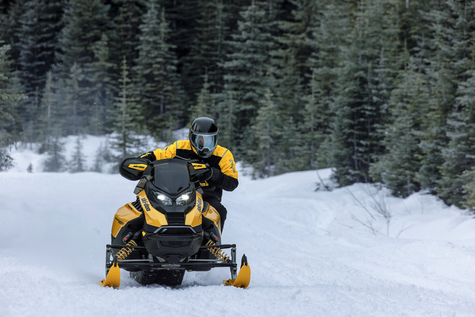 SKI-Doo Renegade X-RS-900-ACE-Turbo-R 2027