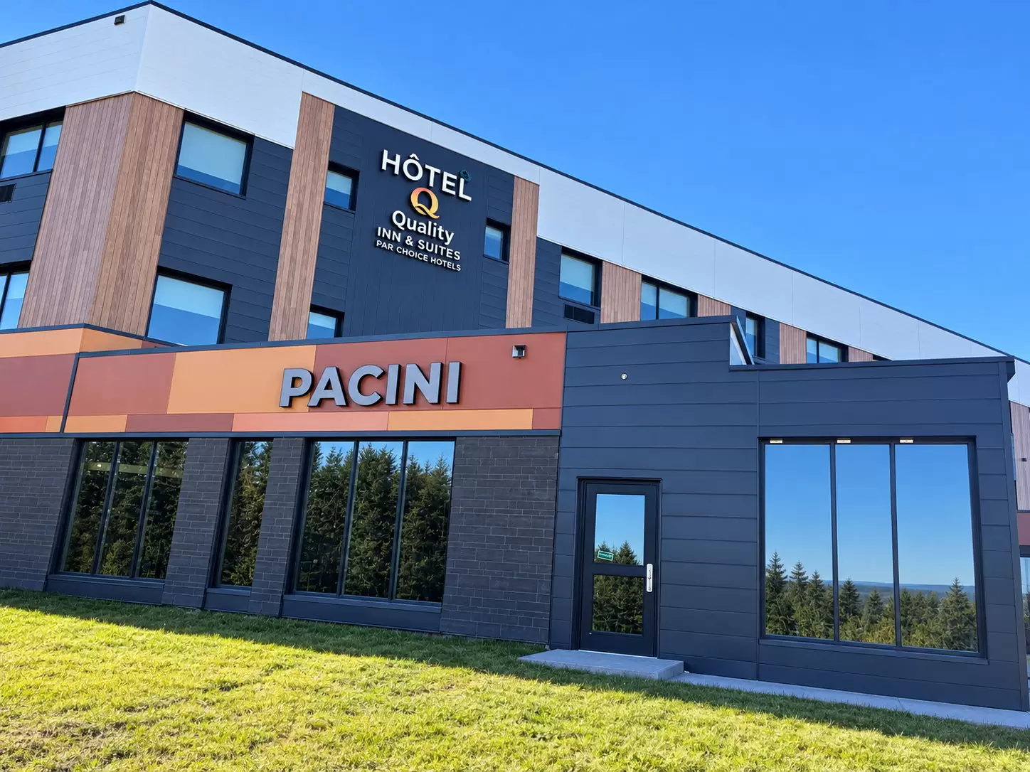 Façade de l’Hôtel Quality Inn & Suites Témiscouata-sur-le-Lac