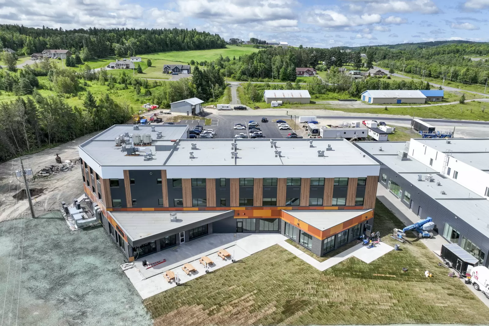 Vue aérienne de l’hôtel et de son environnement
