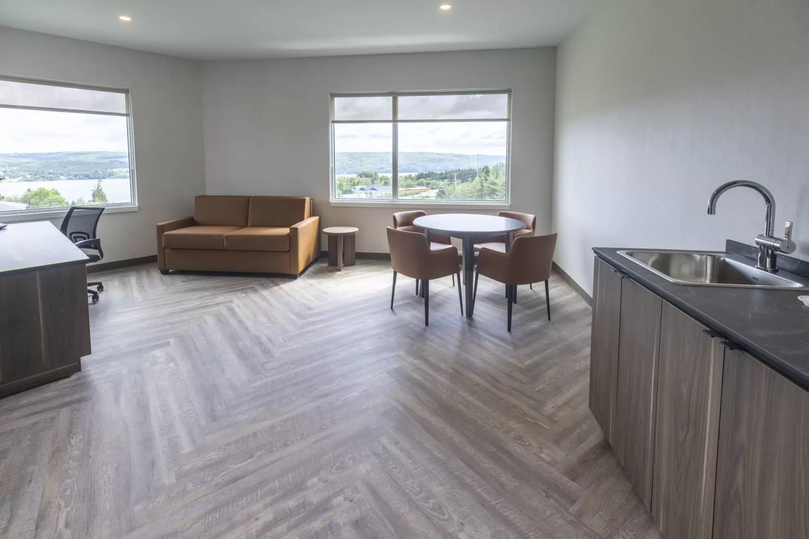 Espace détente avec vue sur le lac