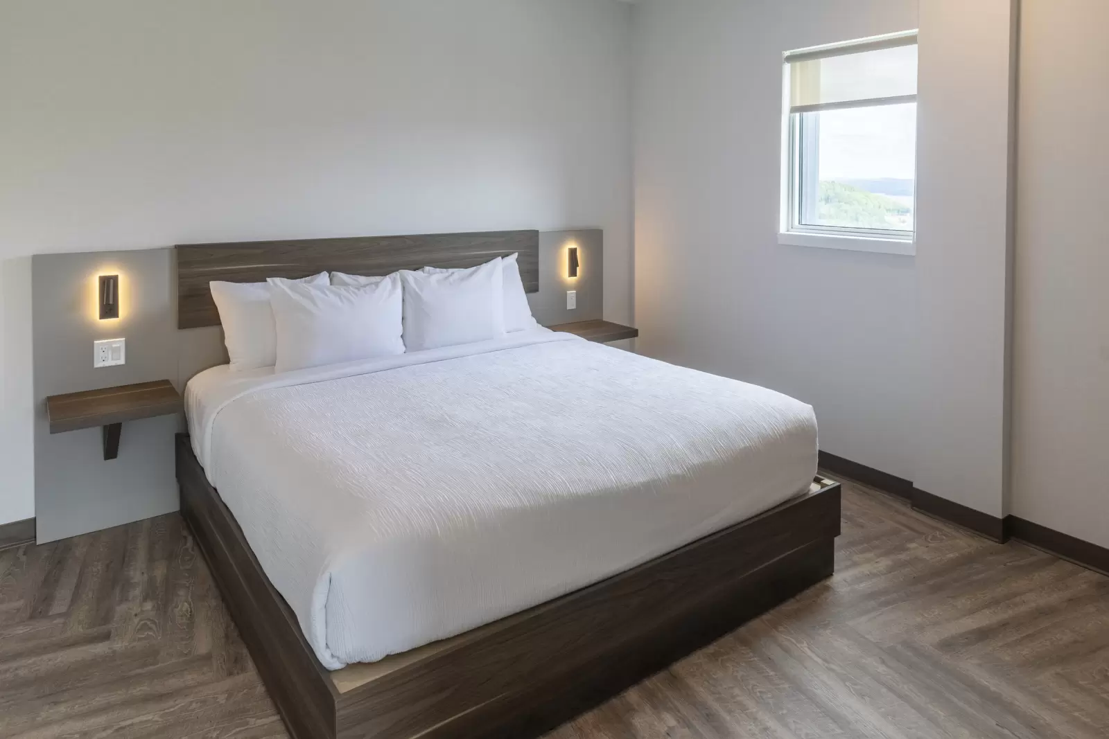 Chambre avec lit grand format